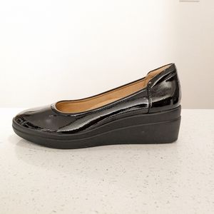 Very comfortable black platform heels